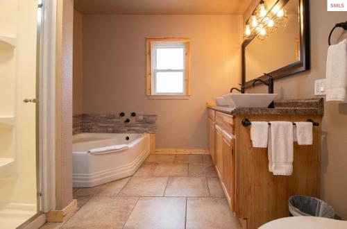 The Idaho Lodge & RV Park - Photo 2
