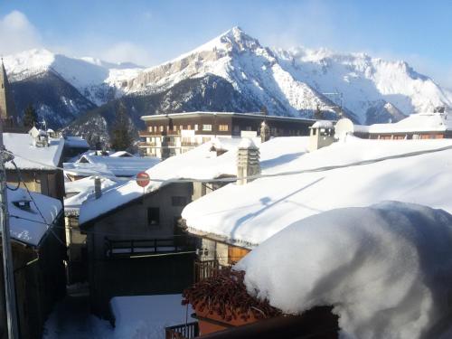 Sauze d'Oulx ciabot la garitüla with garden - wifi- close to the chairlift