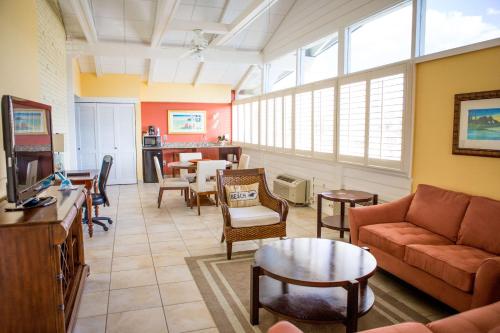 Best Western Plus Yacht Harbor Inn