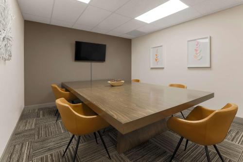 Hilton Garden Inn Davis Downtown - image 12