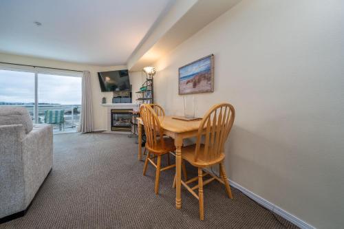 Waters Edge 402 - image 9