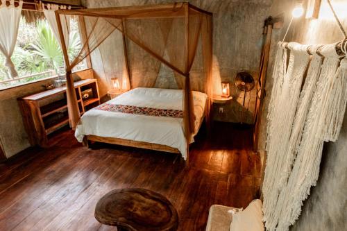 1 king bed, 1 twin bed