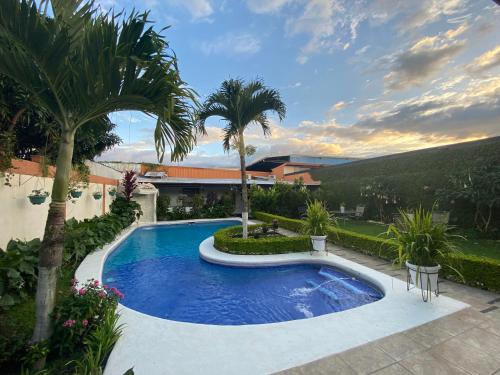 Úszómedence, Berlor Airport Inn in Alajuela