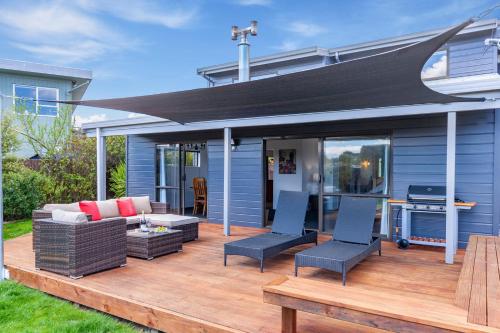 Blue Velvet Cottage - Lake Taupo Holiday Home