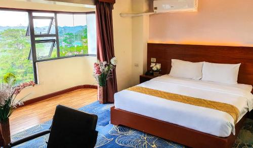 456 Hotel Room Type - Deluxe Room with City View