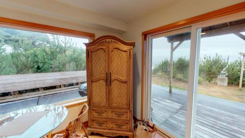 Om Home 3 Br home by RedAwning – Gleneden Beach, OR