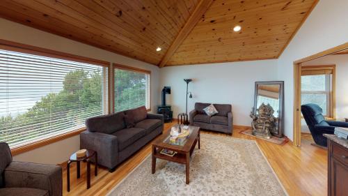 Om Home 3 Br home by RedAwning – Gleneden Beach, OR