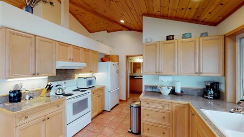 Om Home 3 Br home by RedAwning – Gleneden Beach, OR