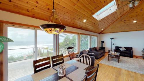 Om Home 3 Br home by RedAwning – Gleneden Beach, OR