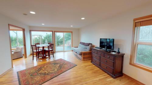Om Home 3 Br home by RedAwning – Gleneden Beach, OR