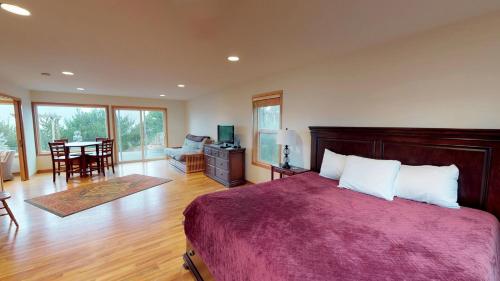 Om Home 3 Br home by RedAwning – Gleneden Beach, OR