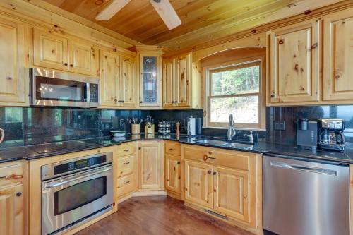 Mineral Bluff Mountain Retreat with Stunning Views! in Mineral Bluff, USA
