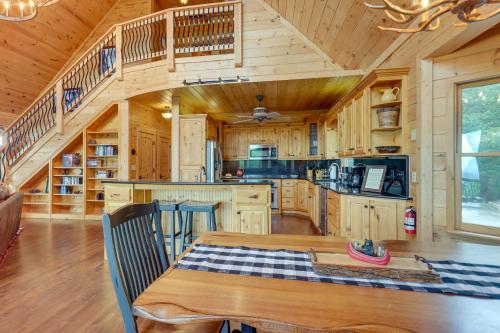 Mineral Bluff Mountain Retreat with Stunning Views! in Mineral Bluff, USA