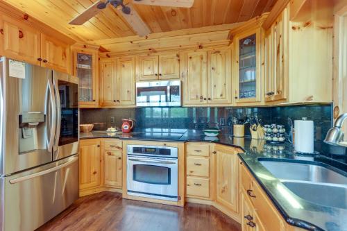 Mineral Bluff Mountain Retreat with Stunning Views! in Mineral Bluff, USA