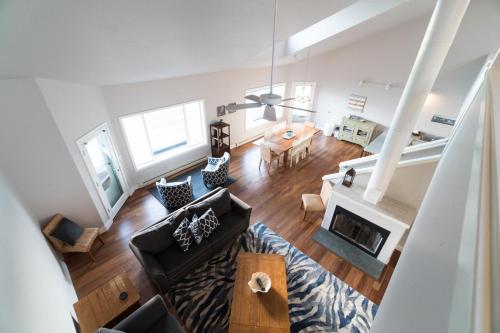 SeaQuell by RedAwning – Depoe Bay, OR