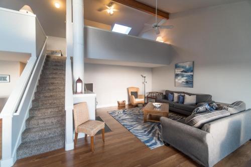 SeaQuell by RedAwning – Depoe Bay, OR