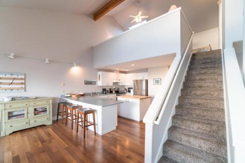 SeaQuell by RedAwning – Depoe Bay, OR