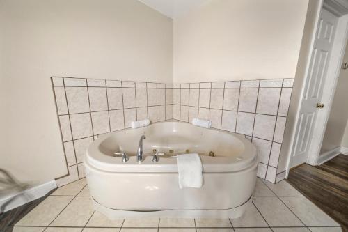 Thumb Heritage Inn