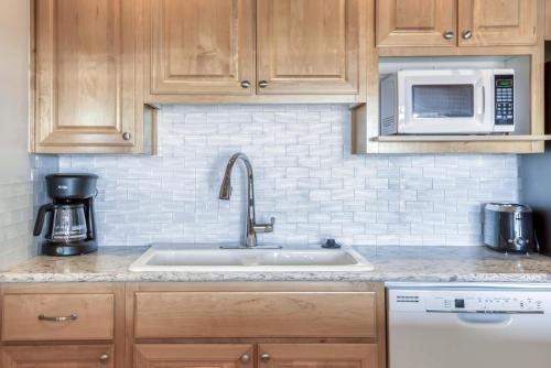Waters Edge 303 - image 9