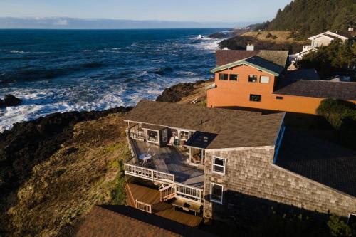Whale Pointe - image 2