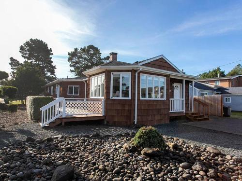 Beach Retreat - image 14