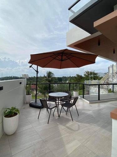 Sunset House in Лукбан