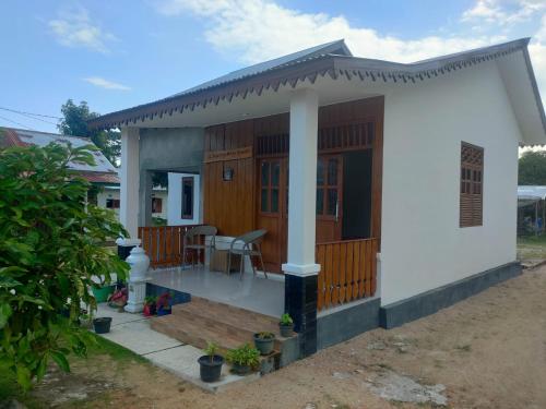 Homestay Melty Aprianti Tanjong Tinggi - Photo 1