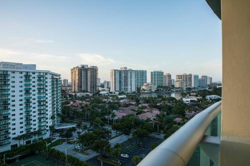 Sunny Isles Beach Retreat with Bay Views 2 BR 2 BA OR 1BR 1 BA Parking & Fast Wi-Fi in Sunny Isles Beach, USA