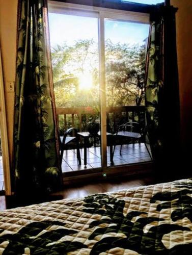 New A/C Central Kona Surf House 4bd/4bth Sleeps8 - Tap to explore photos