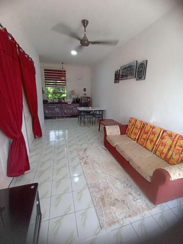 Haji Ineng Homestay- Guest House