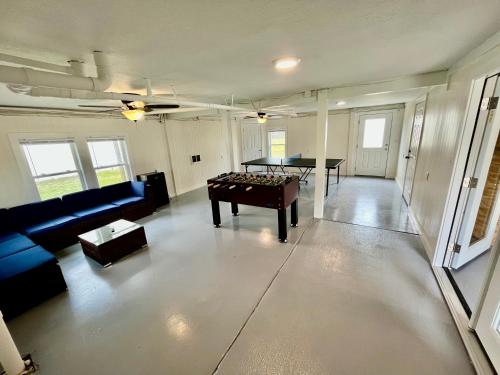 Minutes from Beach Perfect Family Retreat with Hot Tub and Game Room