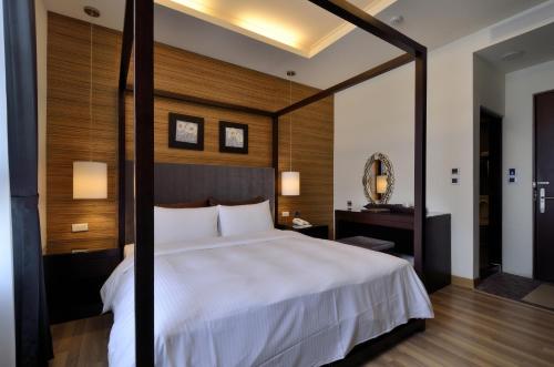 Double Room image 10