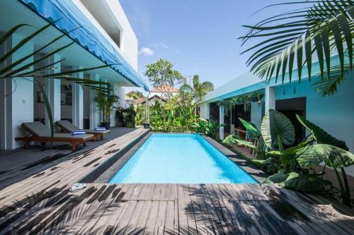 Deluxe Tropical 6 BR Villa Near Beach - Bali