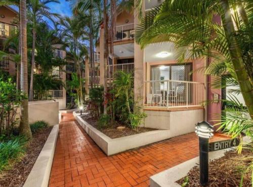 Resort living in city centre with free parking