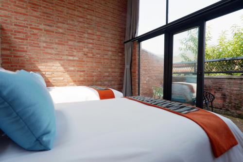 493444304 Brickyard Retreat at Mutianyu Great Wall Adjoin to Mutianyu Great Wall - Room with the View of Great Wall - Free Chinese massage experience - Vehicle Shuttle Service - International Catering - SPA& Nail Beauty Facilities