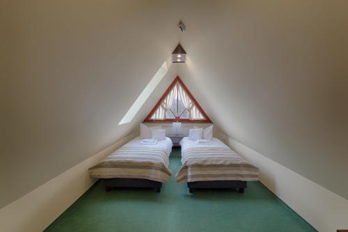 Quadruple Room with Mountain View image 4