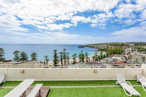The Norfolk - A Bright Beachside Hideaway with Pool - image 4
