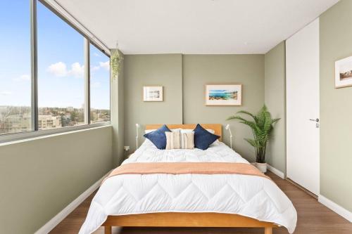 The Norfolk - A Bright Beachside Hideaway with Pool - image 4