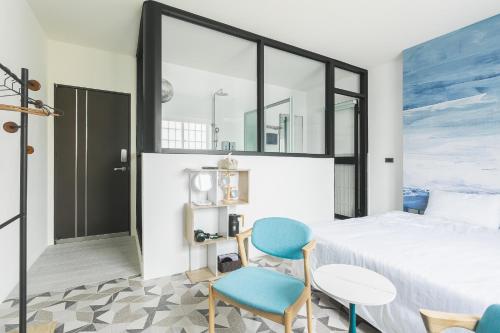 Double Room with Bath image 1