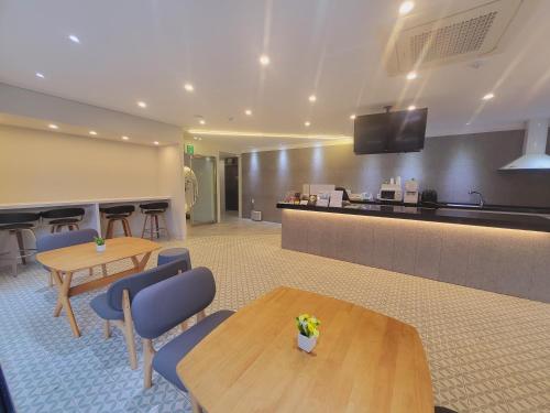 餐厅, 拉扎酒店 (Hotel raza b) in 浦项