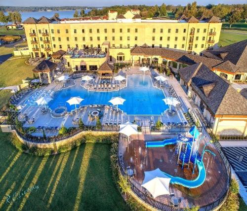 Shangri-La Resort - image 2
