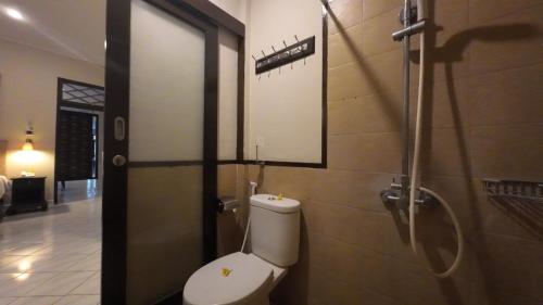 Bathroom, Samawa Transit Hotel in Sumbawa