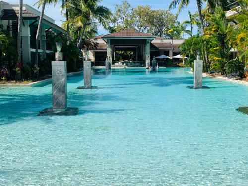 Lagoon Swimout Absolute Pool Front - Slice of Paradise - Sea Temple Pt Douglas