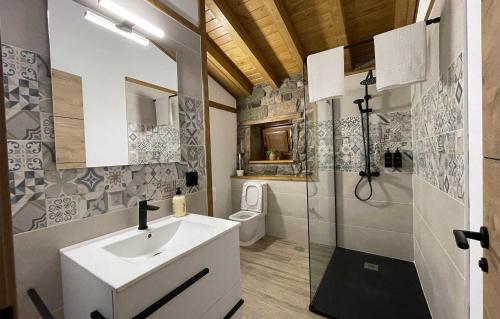 2 bedrooms, 3 beds