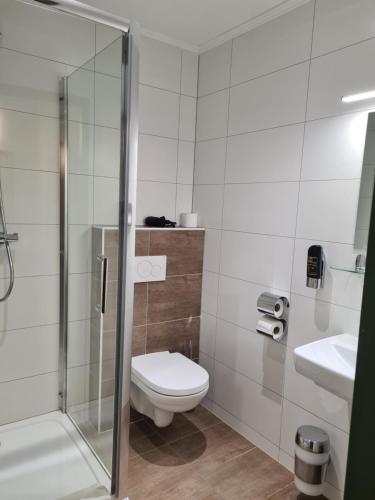 Quadruple Room image 8