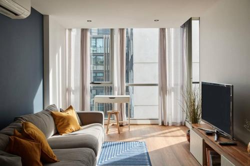Cosmo Corner - Tranquil Vibes over South Melbourne, Melbourne