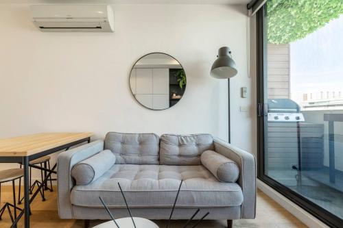 Collingwood Charm - Centrally Located with Balcony - image 5