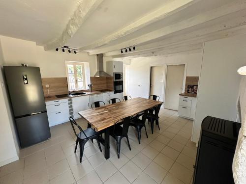 Kitchen, Domaine de la Roche Chabrelle in Chapdeuil