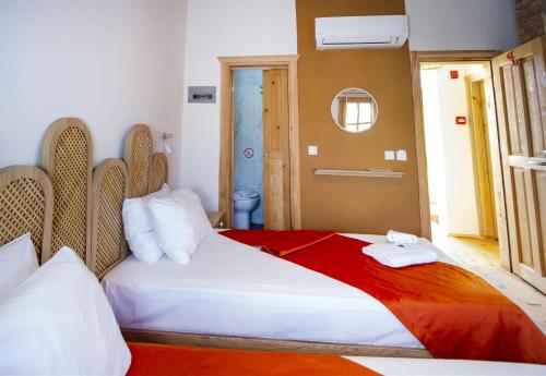 2 twin beds