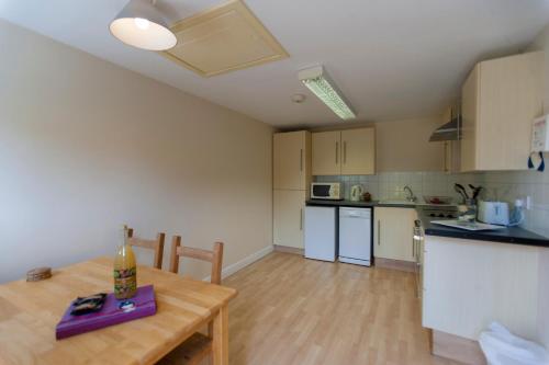 Five Cottages in AONB and an Obbit House! in Hastingleigh